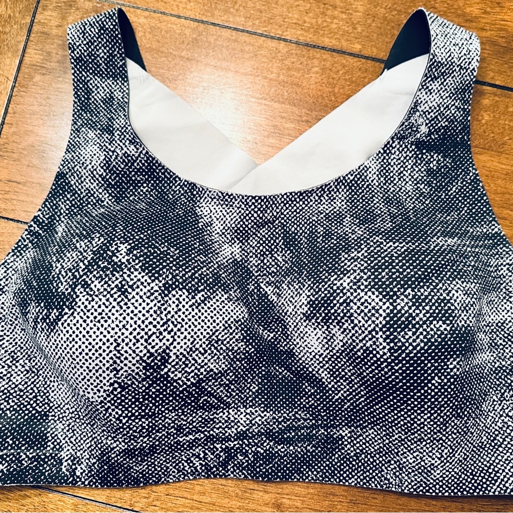 Women's Black and White Sports Bra